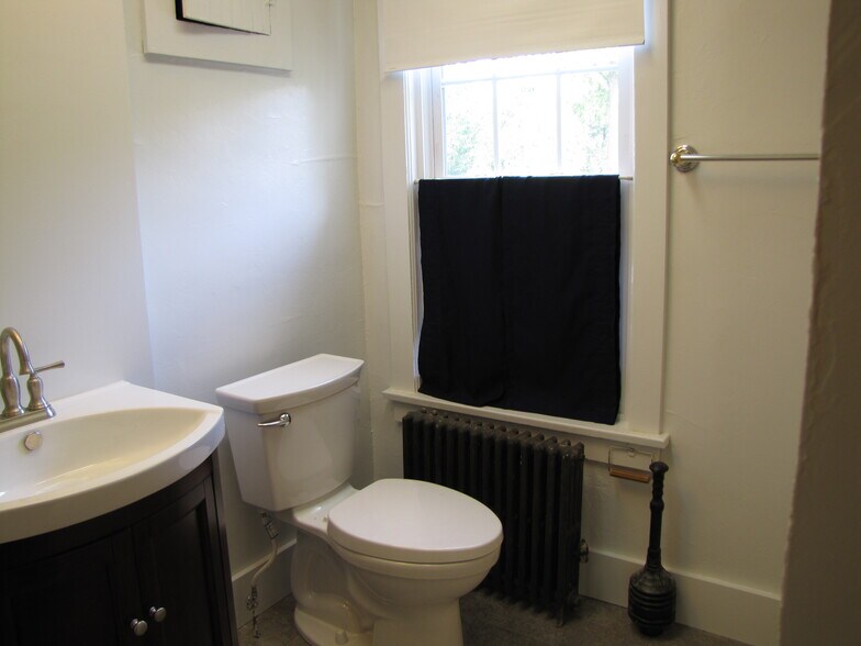 BATH - 326 S Burrowes St