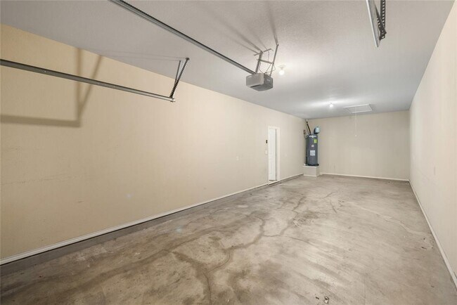 Building Photo - 101 Creekside Villa Dr