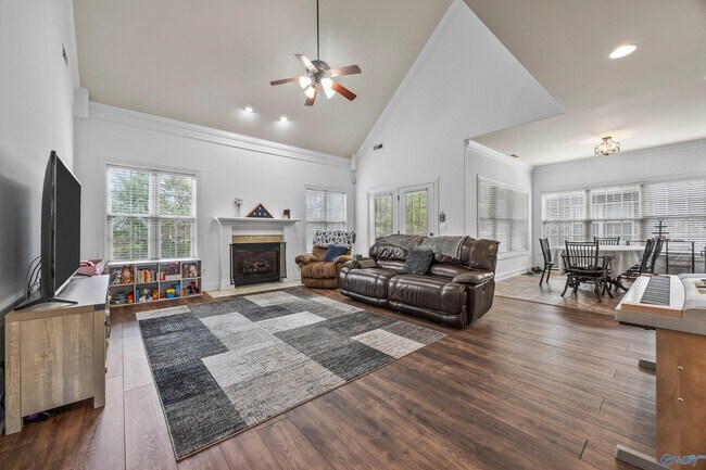 Building Photo - 11 Nandina Ln SW