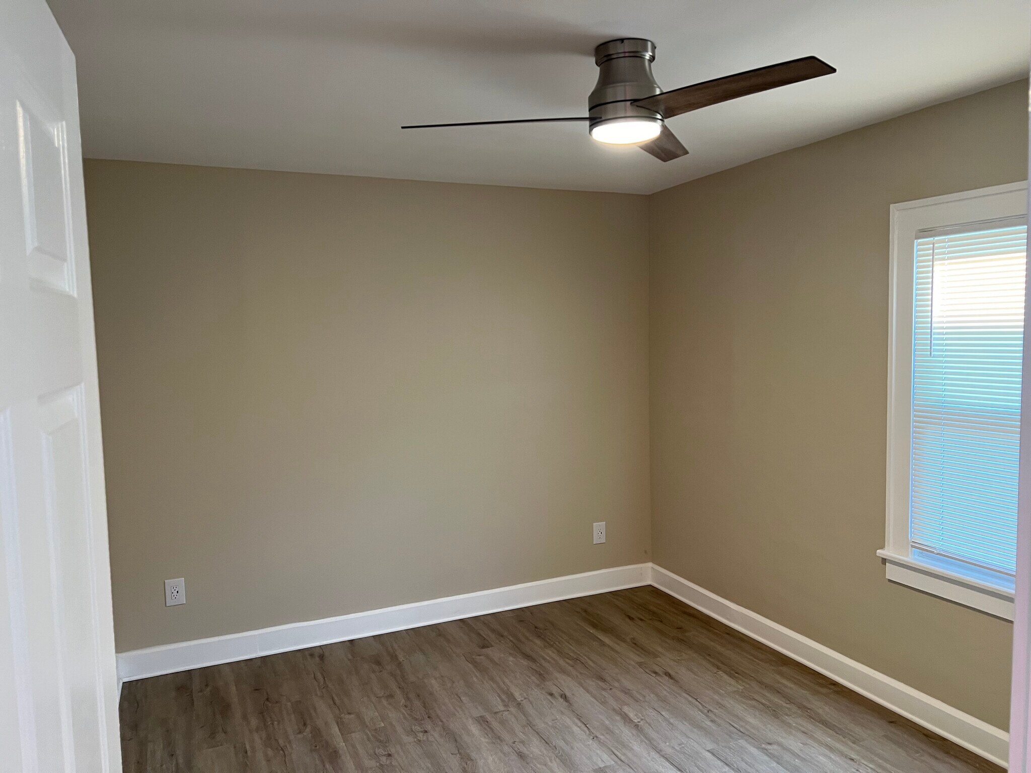 Building Photo - 623 W 40th St