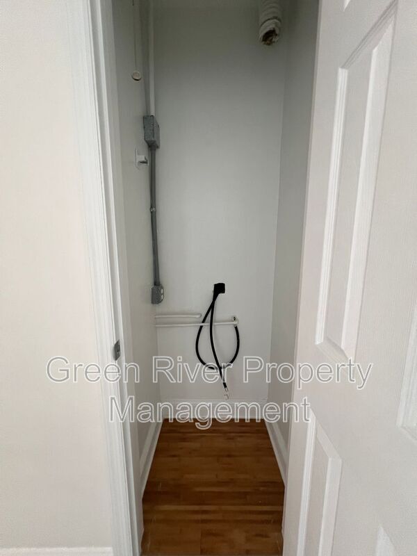 Building Photo - 1789 River Rd