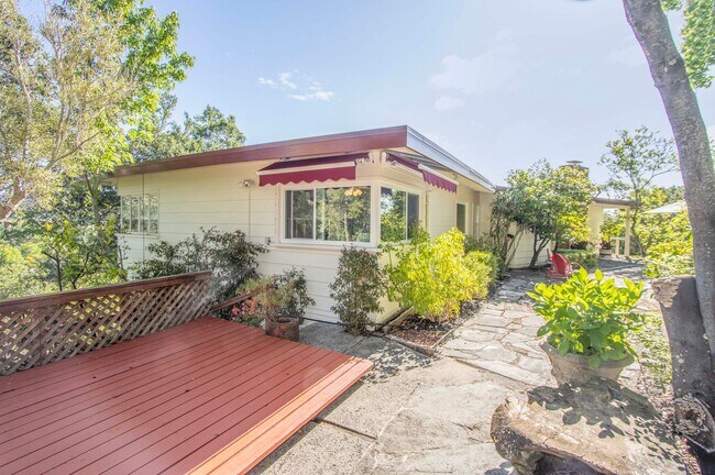 Building Photo - Gated 4bd/3ba Kentfield Home
