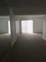Building Photo - 259 S Ventura Rd