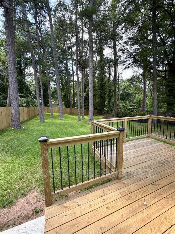 Building Photo - 2101 Holly Hill Dr