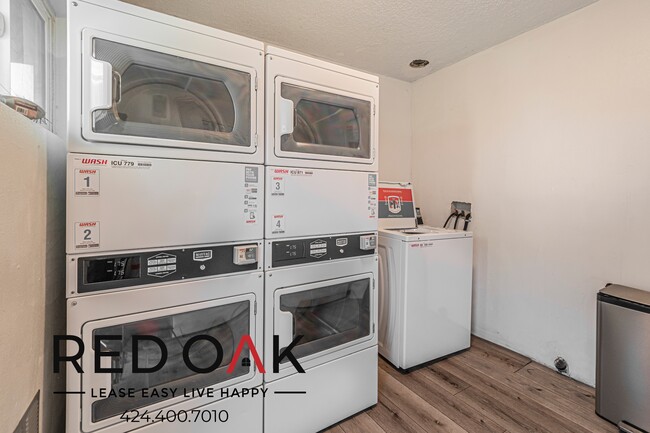 Building Photo - Beautiful One Bedroom with Hardwood Style ...