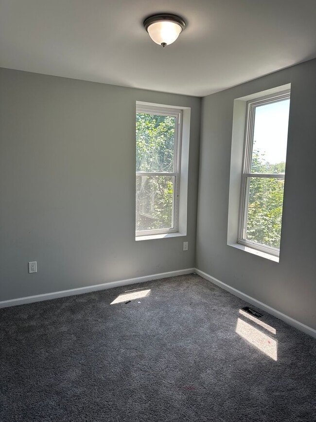 Building Photo - Brand New Renovation! Open Floor Plan! W/D...