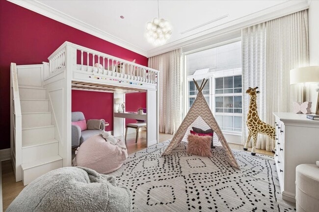 Building Photo - 9 W Walton St