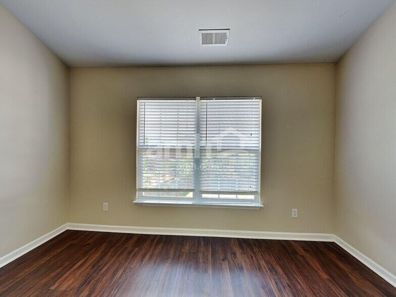 Building Photo - 115 Portland Falls Dr
