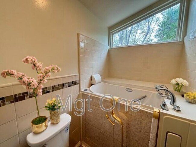 Building Photo - 13723 Berkeley Ct