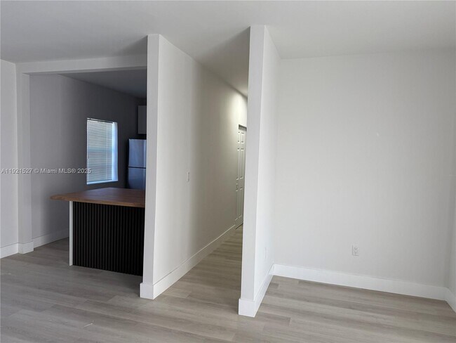 Building Photo - 7611 Harding Ave