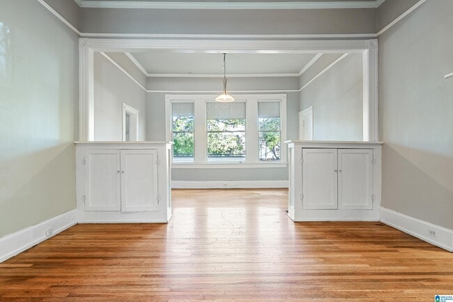 Building Photo - 3716 6th Ave S