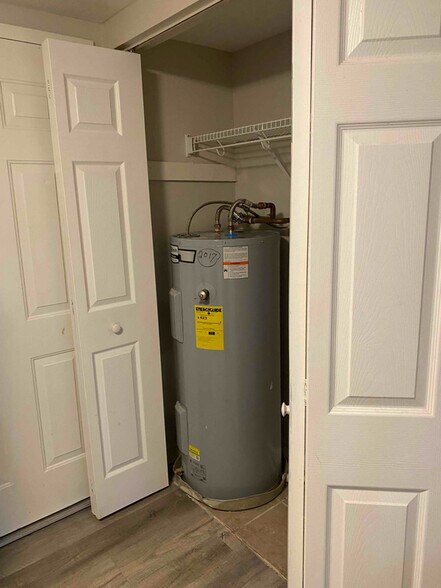 Building Photo - 6850 Blue Heron Blvd