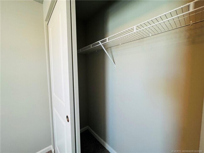 Building Photo - 3913 SE Mentmore Ln