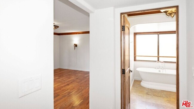 Building Photo - 12841 Landale St