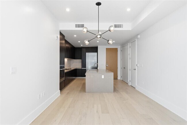 Building Photo - 501 West Ave