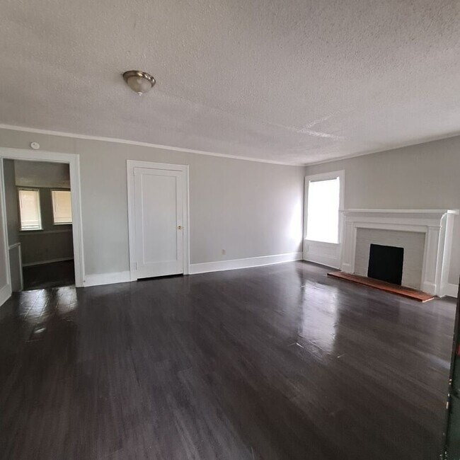 Building Photo - 3176 Lyndale Ave