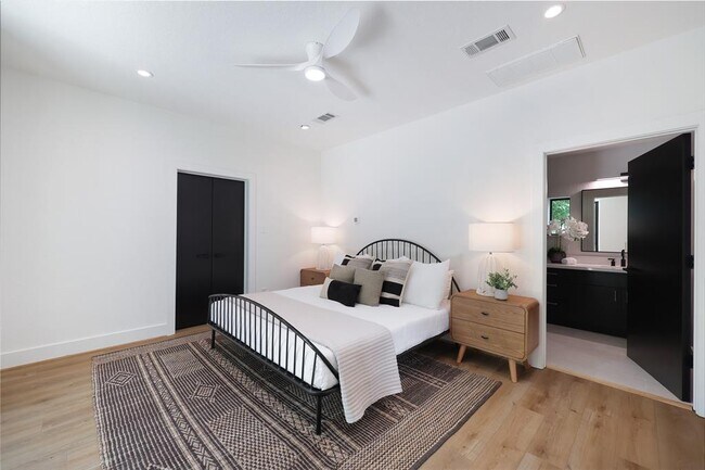 Building Photo - 5510 Harvest Oak Landing Dr