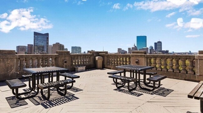 Building Photo - 21 Beacon St