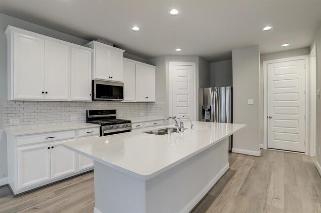 Building Photo - 9838 Magnolia Village Ln