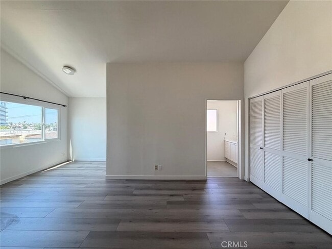 Building Photo - 911 N Beaudry Ave