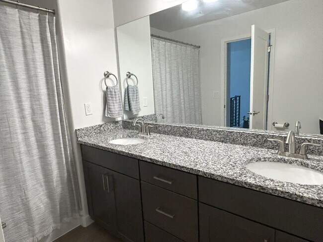 Building Photo - 5 Bed/3 Bathroom house in America Fork
