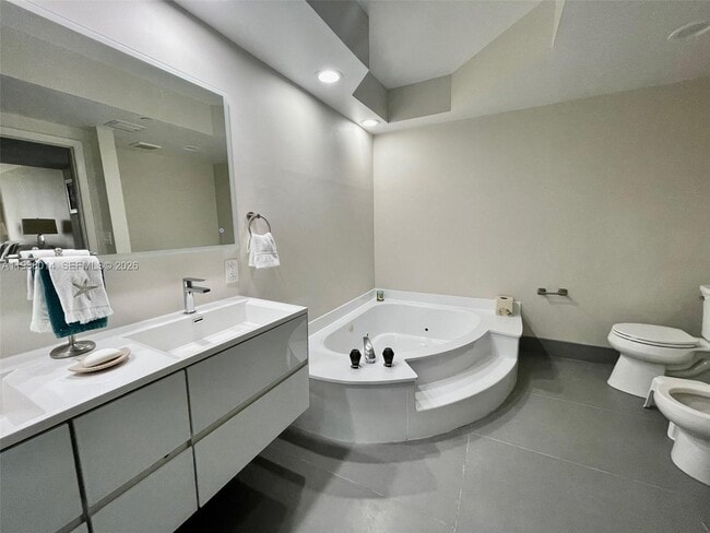 Building Photo - 20281 E Country Club Dr