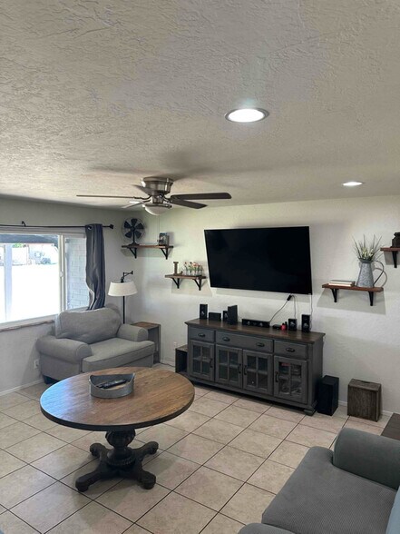 Building Photo - 3936 W Solar Dr