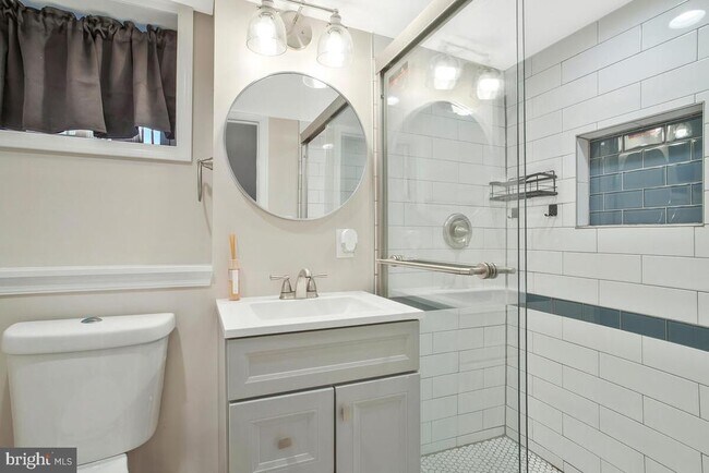 Building Photo - 729 Grundy St