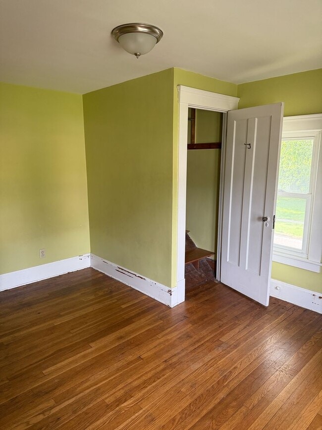Building Photo - Pet-Friendly 3-Bedroom Elyria Home with $1,500 Total Monthly Price!