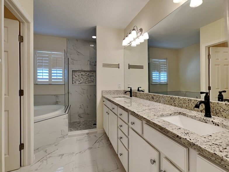 Building Photo - 3315 W De Leon St