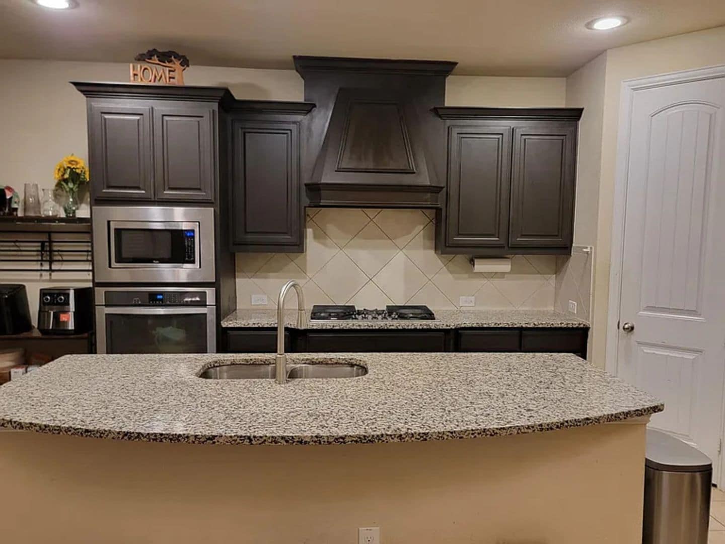 Building Photo - 1011 Nail Ln