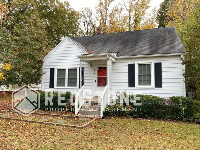 Primary Photo - 219 W Summerbell Ave