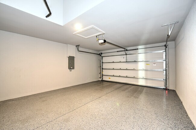 Building Photo - 231 SW 47th Ter