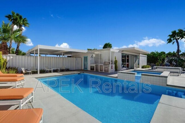 Building Photo - 3133 N Sunnyview Dr