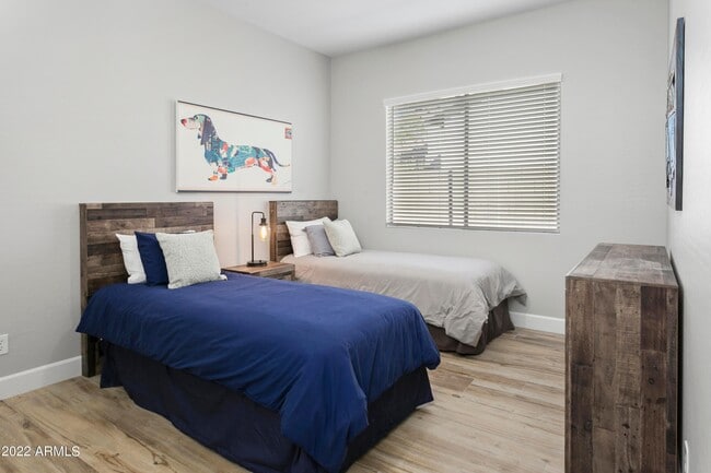 Building Photo - 7725 E Journey Ln