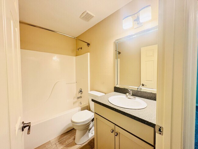 Building Photo - 10621 Creek Ridge Dr
