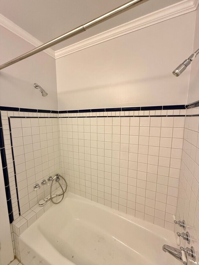 Building Photo - Stylish 3-Bed, 2-Bath Home in the Heart of...