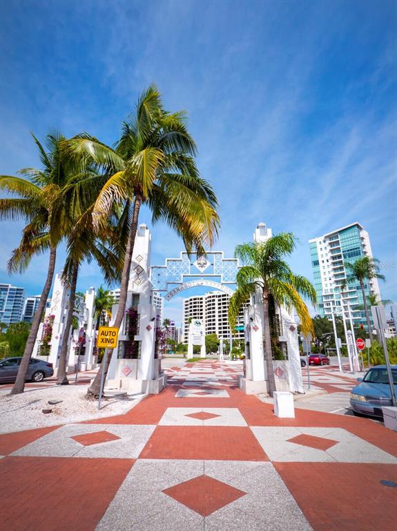 Building Photo - 800 N Tamiami Trl