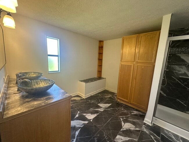 Building Photo - 1117 W Main St