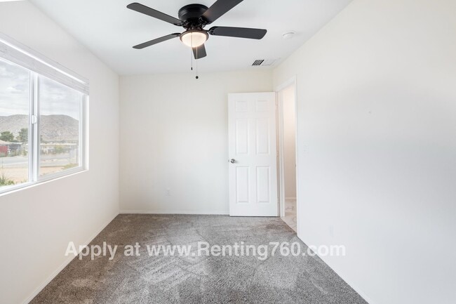 Building Photo - Updated 3 Bed 2 Bath Home Centrally Located!!