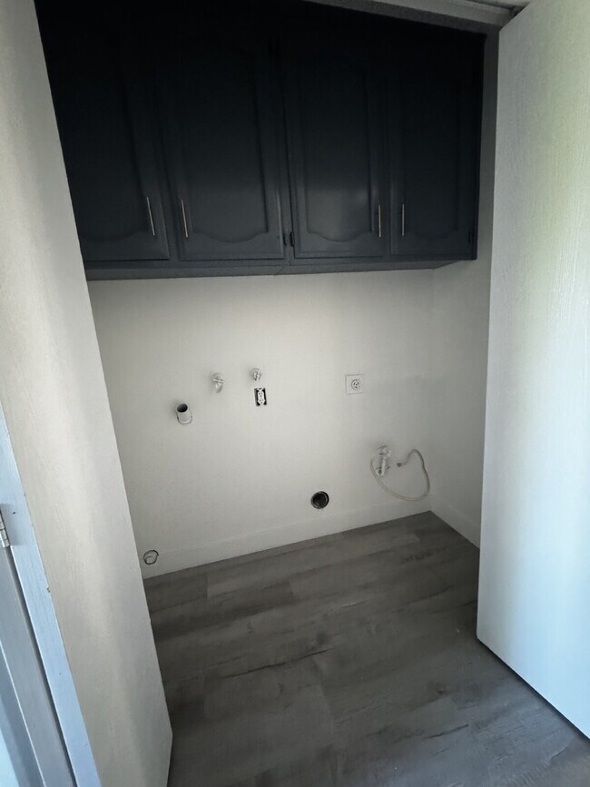 Building Photo - Newly Renovated 2-Bed, 2-Bath Condo at 3559 Guadalupe
