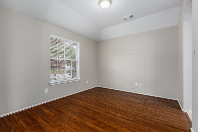 Building Photo - 18126 Stone Trail Manor Dr