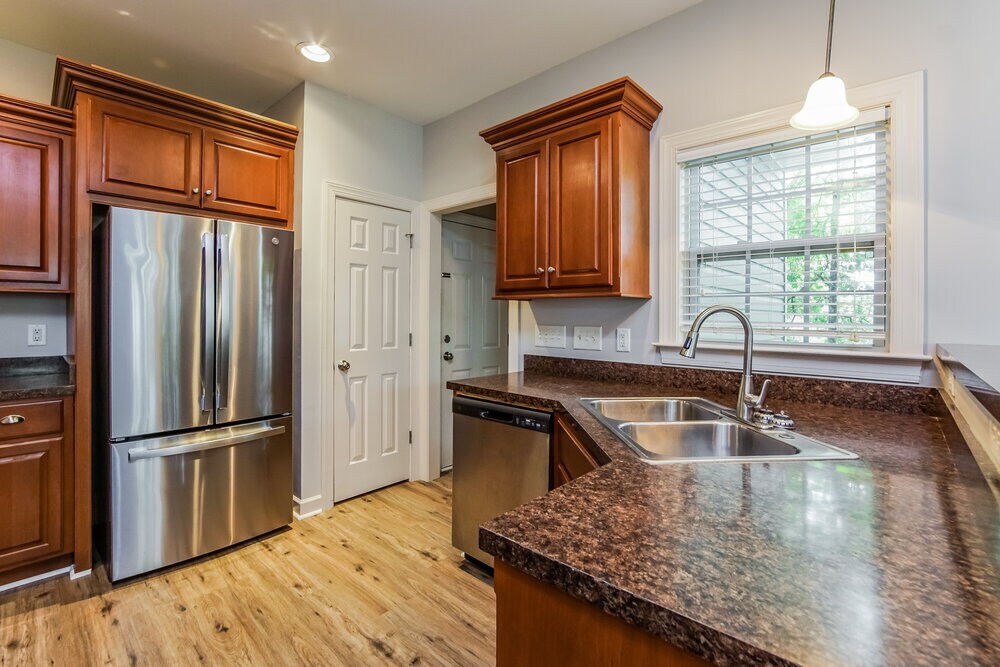Building Photo - 169 N Farm Dr