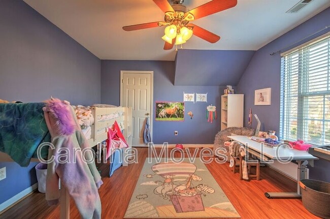 Building Photo - 512 S Orchard Farms Ave