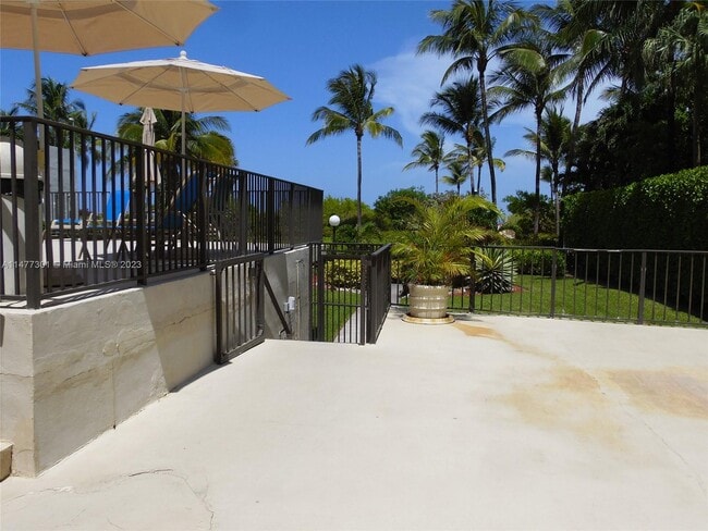 Building Photo - 1623 Collins Ave