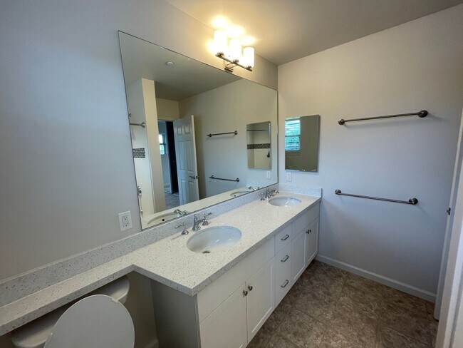 Building Photo - Kahoma Village 3 Bedroom Townhome