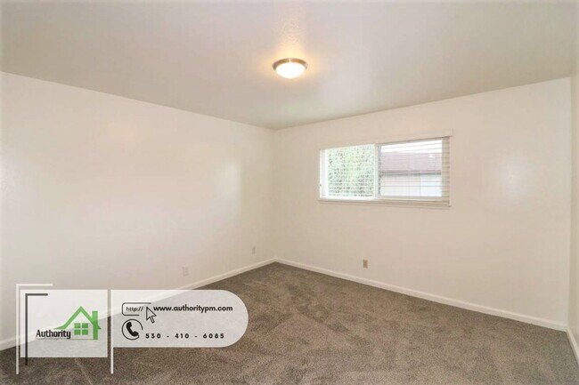 Building Photo - 4445 Dogwood Ln