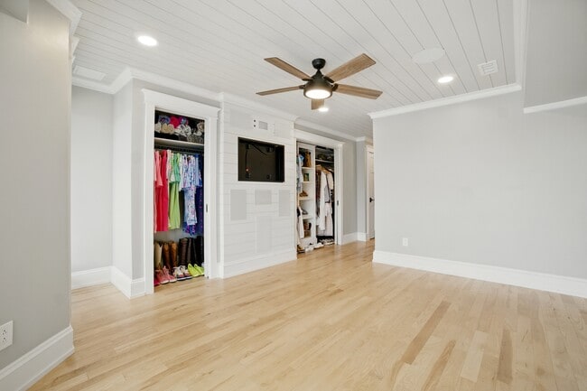 Building Photo - 100 Pinewood Rd