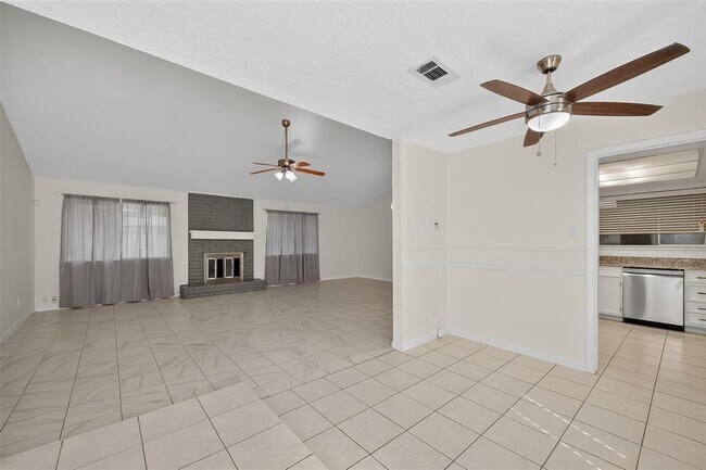 Building Photo - 23223 Naples Dr