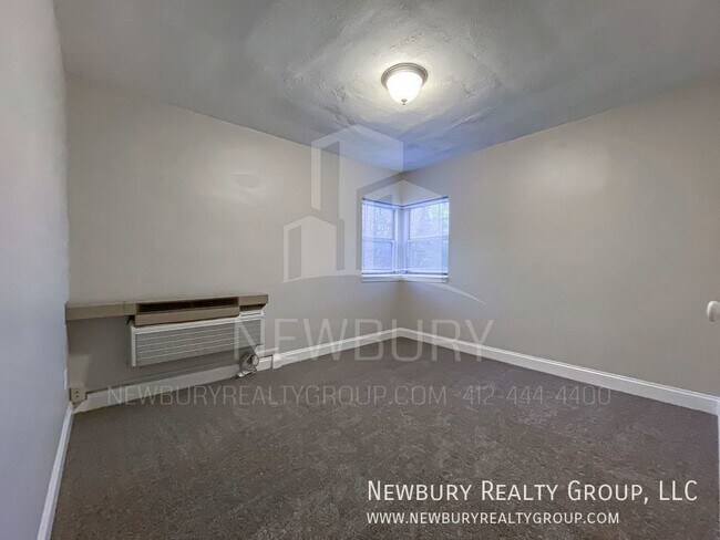 Building Photo - Cozy 2 Bedroom Available Now!